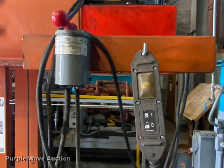 image for item IG9528 Hydraulic press