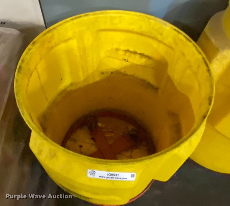 image for item IG9531 (8) containment drums