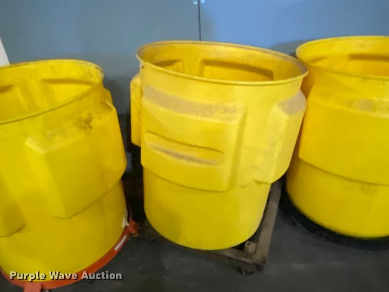 image for item IG9531 (8) containment drums