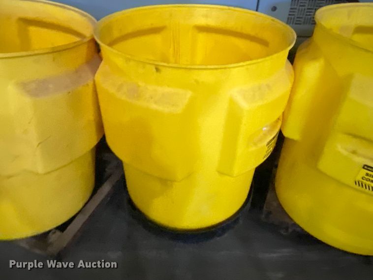 image for item IG9531 (8) containment drums