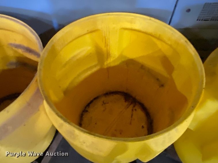 image for item IG9531 (8) containment drums