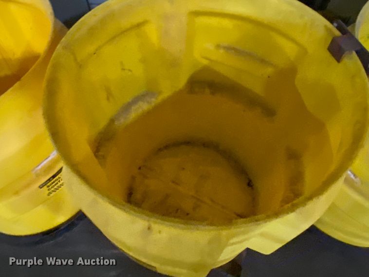 image for item IG9531 (8) containment drums