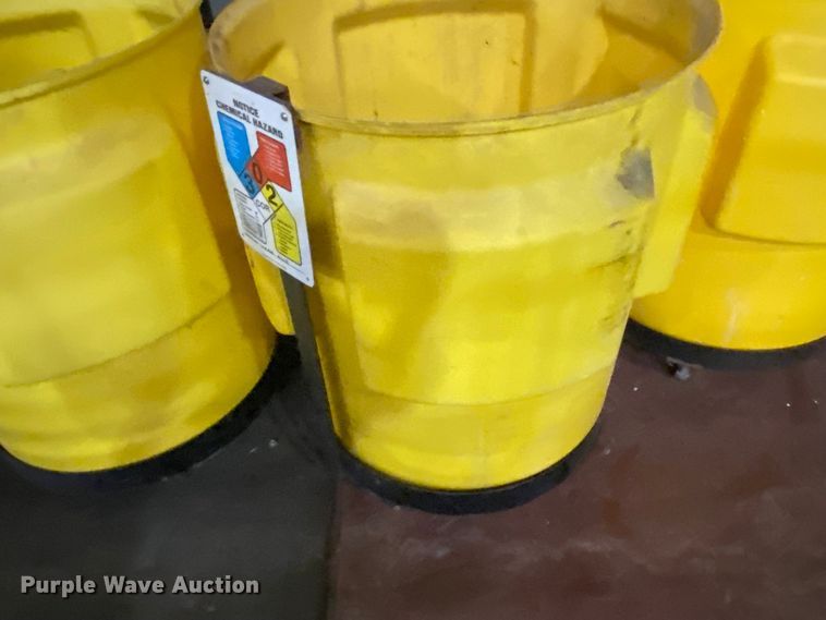 image for item IG9531 (8) containment drums