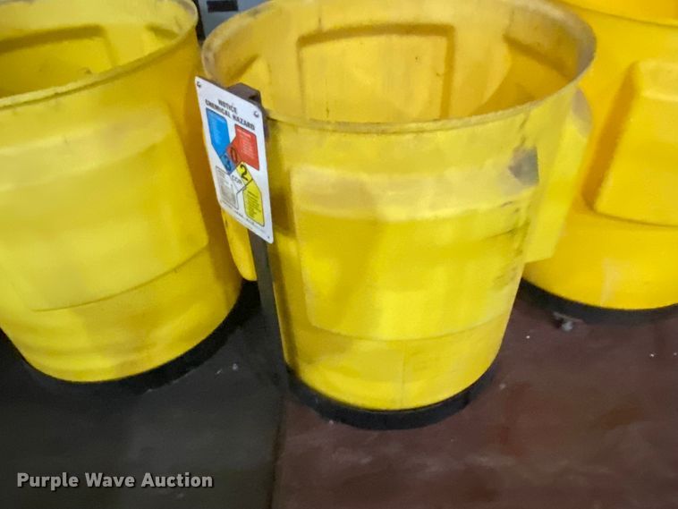 image for item IG9531 (8) containment drums