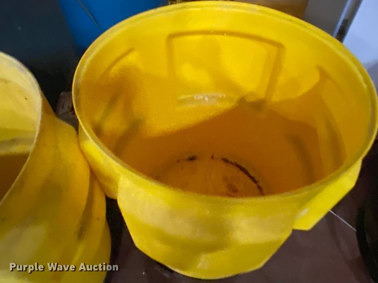 image for item IG9531 (8) containment drums