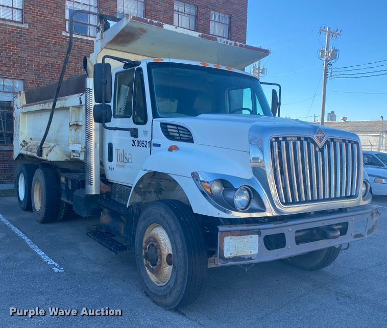 image for item IG9586 2009 International WorkStar 7400  dump truck