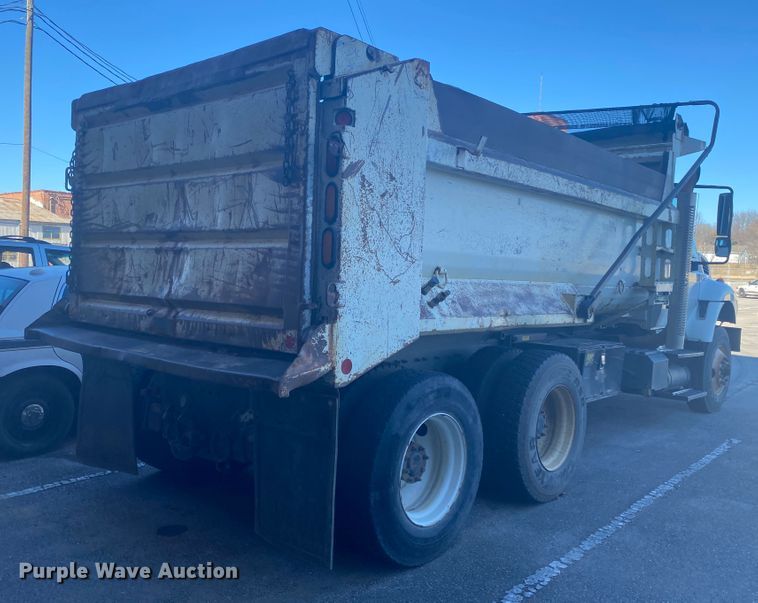 image for item IG9586 2009 International WorkStar 7400  dump truck