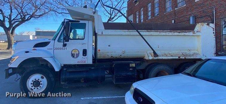 image for item IG9586 2009 International WorkStar 7400  dump truck