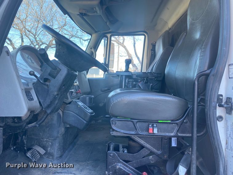 image for item IG9586 2009 International WorkStar 7400  dump truck