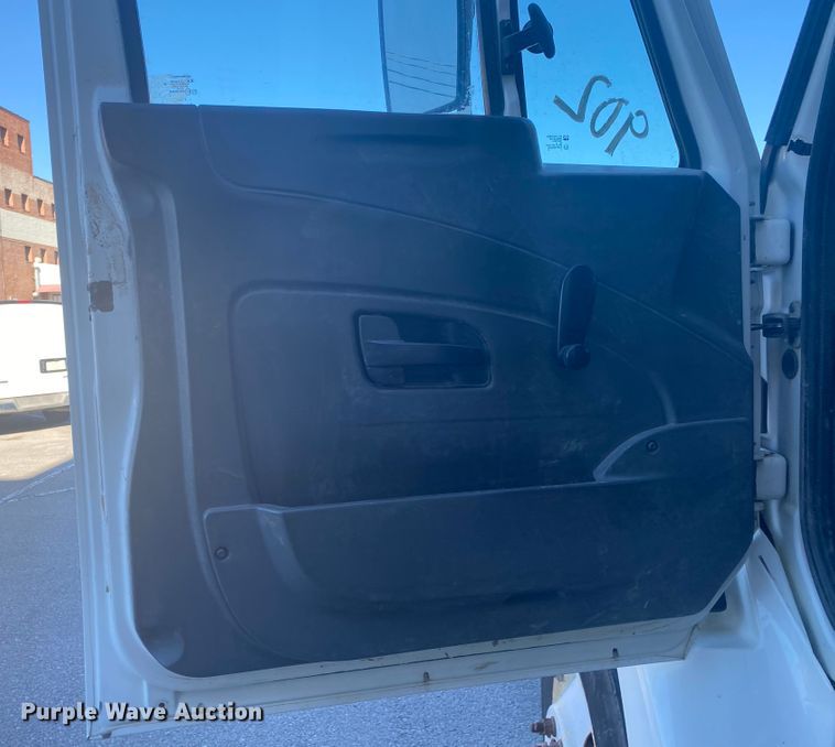 image for item IG9586 2009 International WorkStar 7400  dump truck