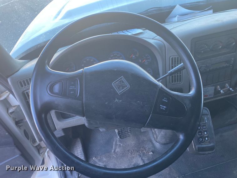 image for item IG9586 2009 International WorkStar 7400  dump truck