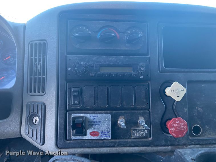 image for item IG9586 2009 International WorkStar 7400  dump truck