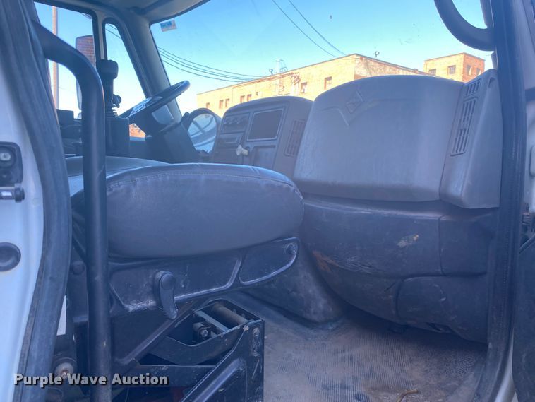 image for item IG9586 2009 International WorkStar 7400  dump truck