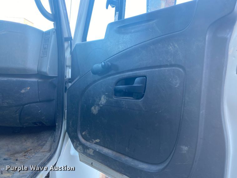 image for item IG9586 2009 International WorkStar 7400  dump truck