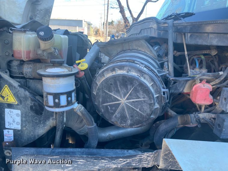 image for item IG9586 2009 International WorkStar 7400  dump truck