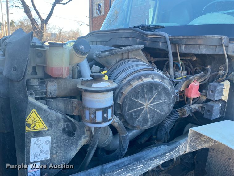 image for item IG9586 2009 International WorkStar 7400  dump truck