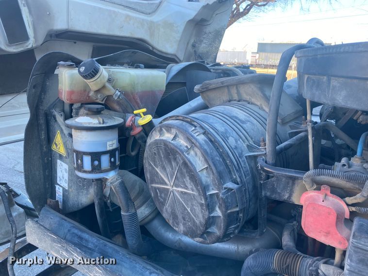 image for item IG9586 2009 International WorkStar 7400  dump truck