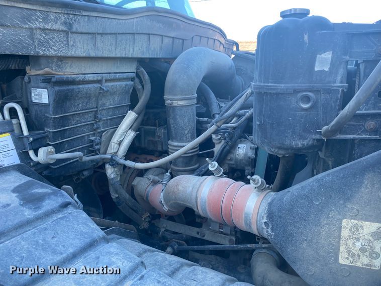 image for item IG9586 2009 International WorkStar 7400  dump truck