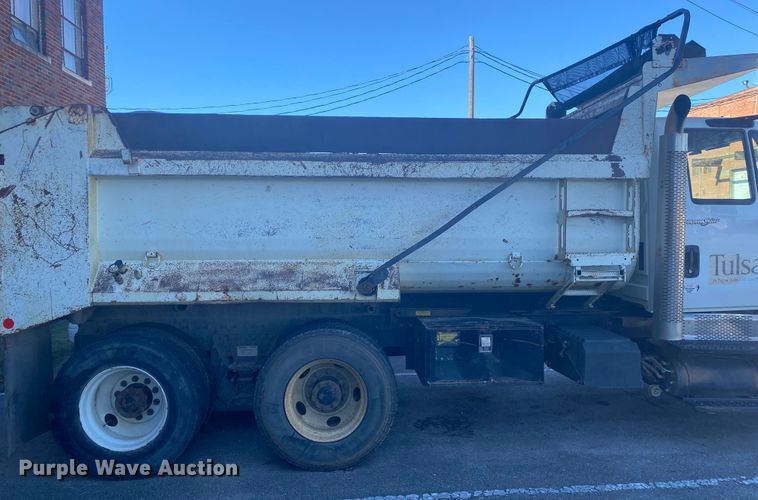 image for item IG9586 2009 International WorkStar 7400  dump truck