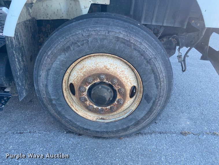 image for item IG9586 2009 International WorkStar 7400  dump truck