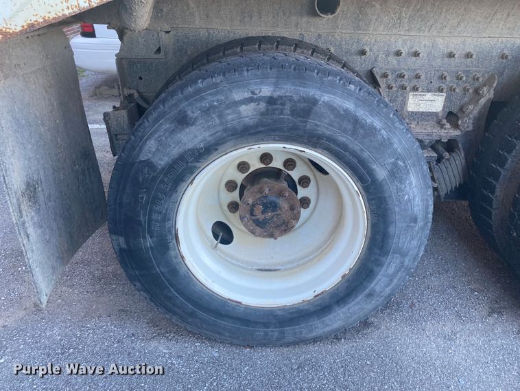 image for item IG9586 2009 International WorkStar 7400  dump truck