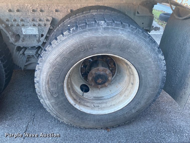 image for item IG9586 2009 International WorkStar 7400  dump truck