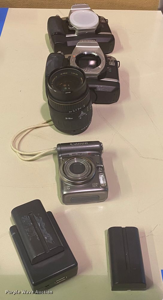 image for item IG9605 (3) cameras