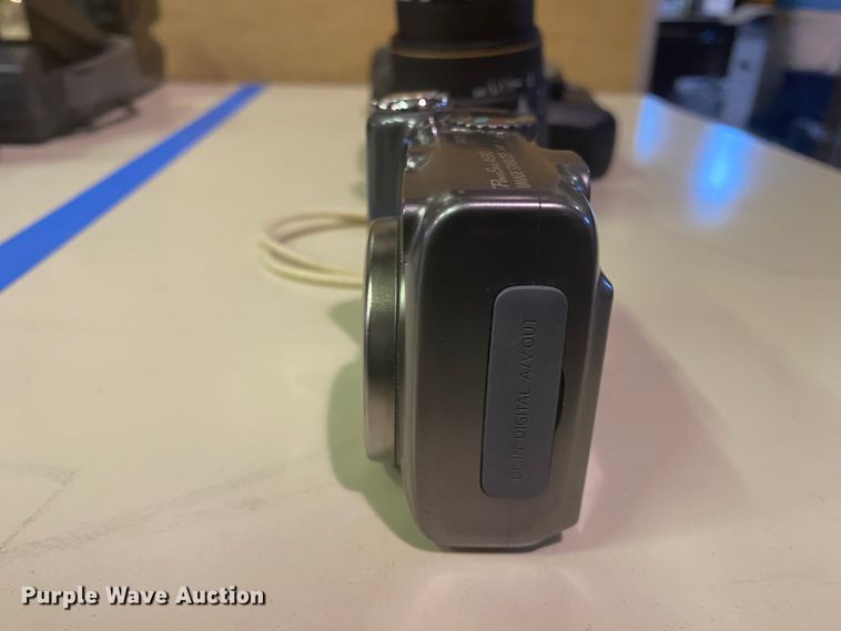 image for item IG9605 (3) cameras