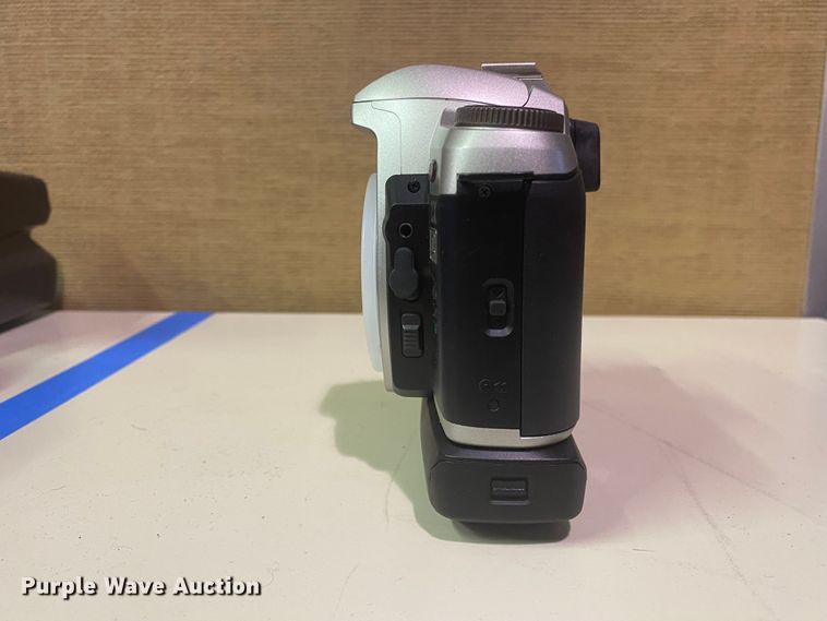 image for item IG9605 (3) cameras