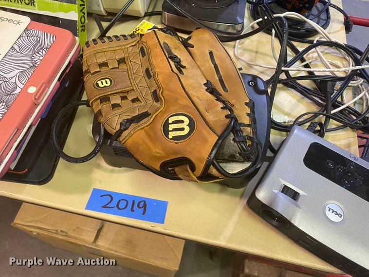 image for item IG9631 Office supplies and equipment