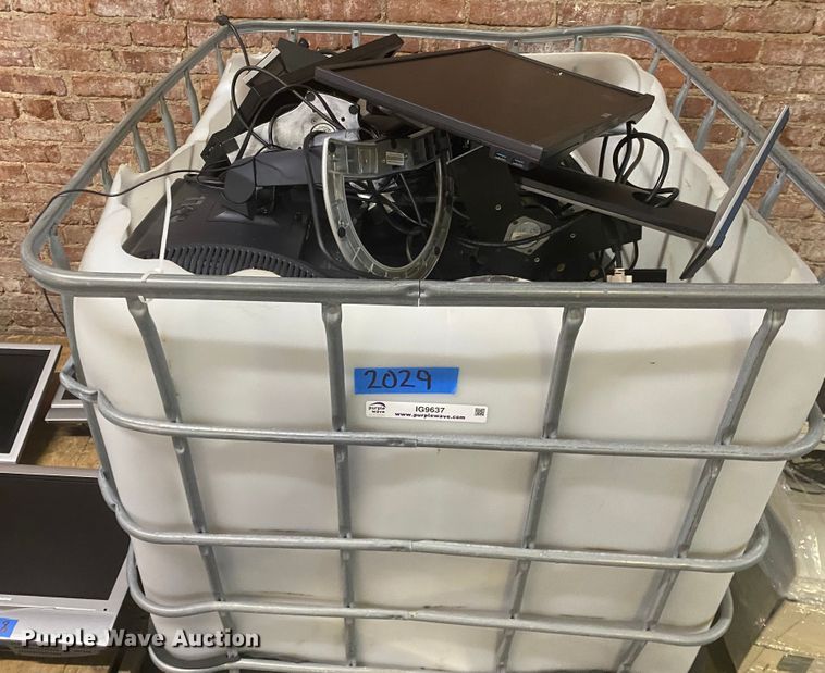 image for item IG9637 Approximately 34 monitors