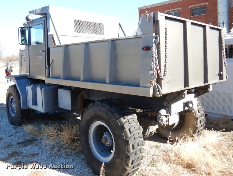 image for item JJ9704 1981 Oshkosh  dump truck