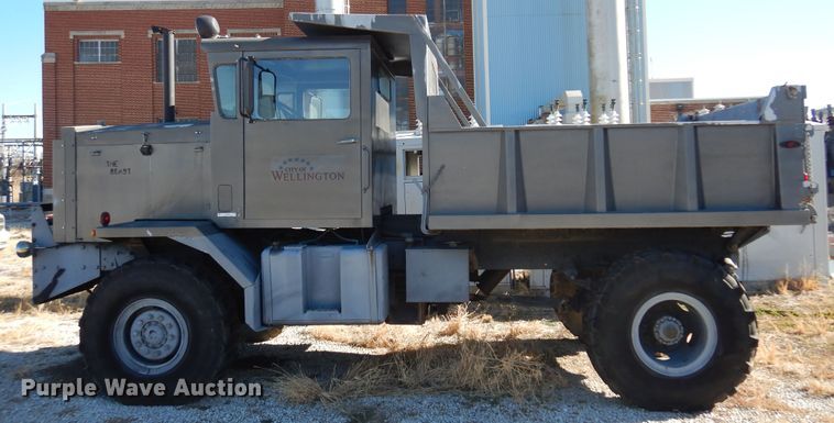 image for item JJ9704 1981 Oshkosh  dump truck