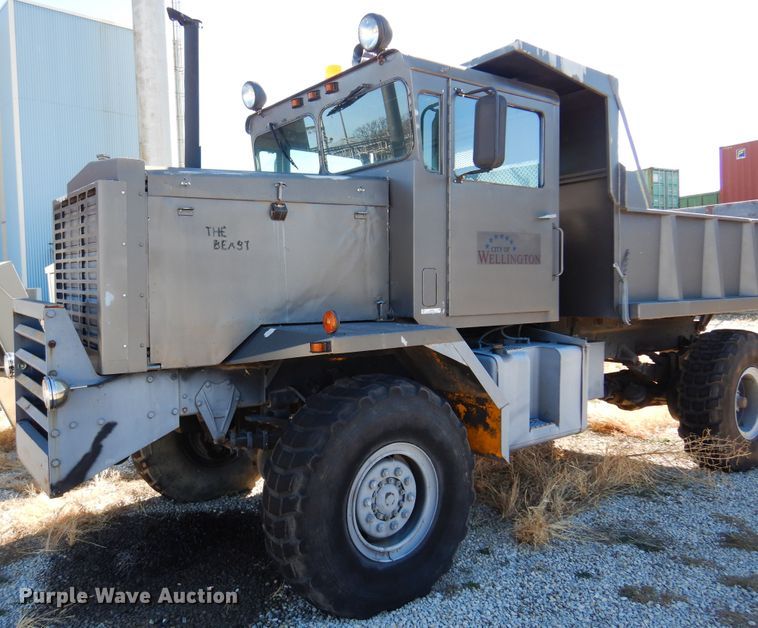 image for item JJ9704 1981 Oshkosh  dump truck