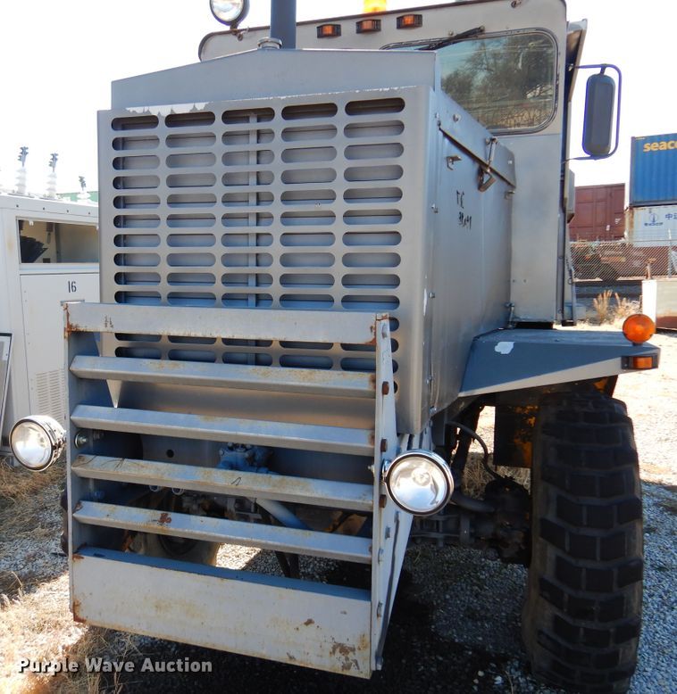 image for item JJ9704 1981 Oshkosh  dump truck