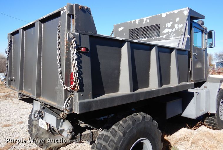 image for item JJ9704 1981 Oshkosh  dump truck