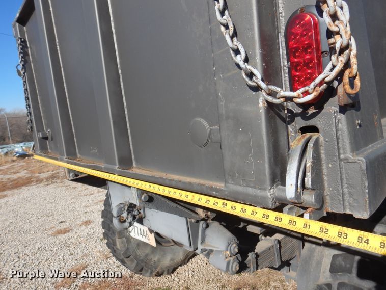 image for item JJ9704 1981 Oshkosh  dump truck