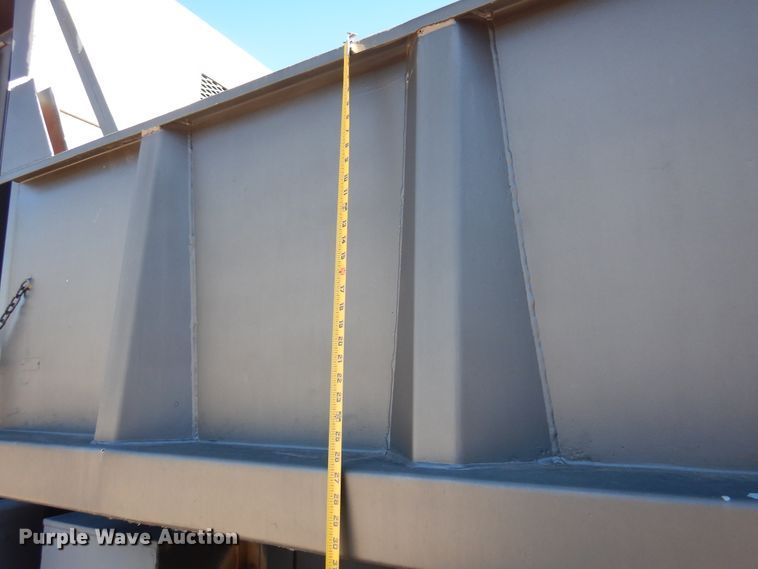 image for item JJ9704 1981 Oshkosh  dump truck