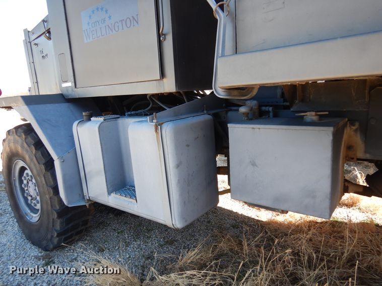 image for item JJ9704 1981 Oshkosh  dump truck