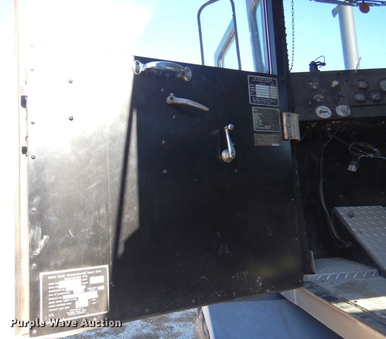 image for item JJ9704 1981 Oshkosh  dump truck