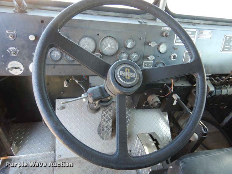 image for item JJ9704 1981 Oshkosh  dump truck