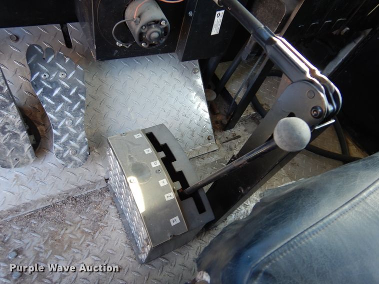 image for item JJ9704 1981 Oshkosh  dump truck