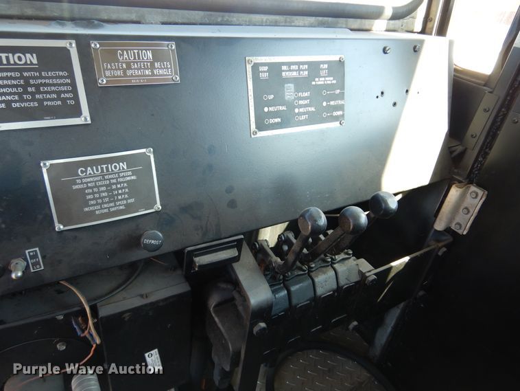 image for item JJ9704 1981 Oshkosh  dump truck