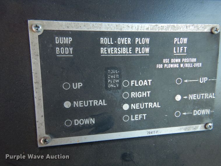 image for item JJ9704 1981 Oshkosh  dump truck