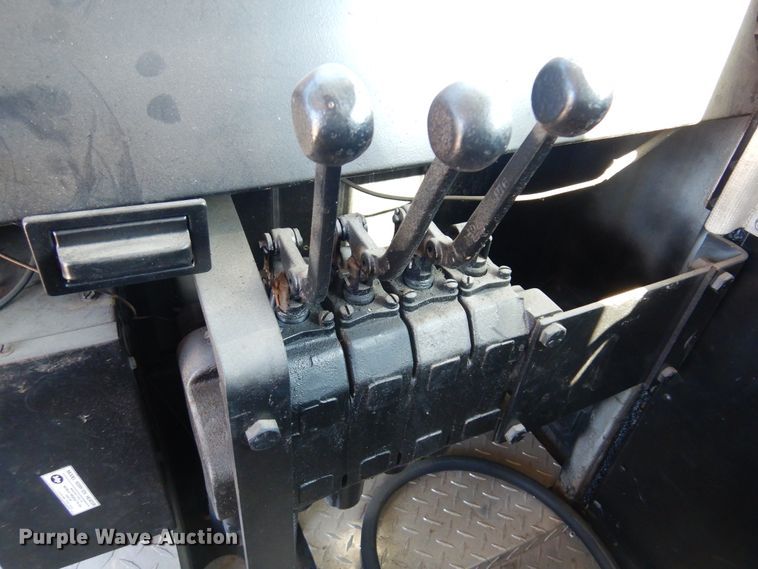 image for item JJ9704 1981 Oshkosh  dump truck