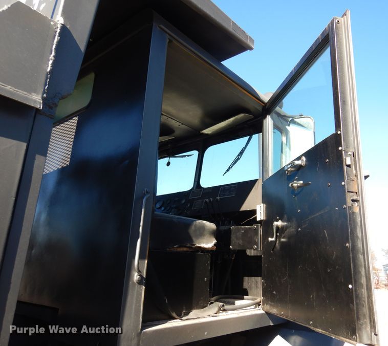 image for item JJ9704 1981 Oshkosh  dump truck