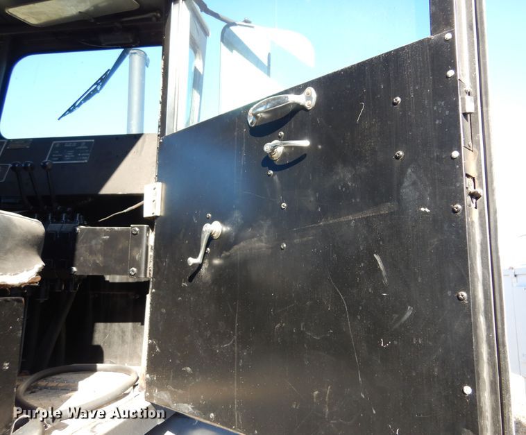 image for item JJ9704 1981 Oshkosh  dump truck