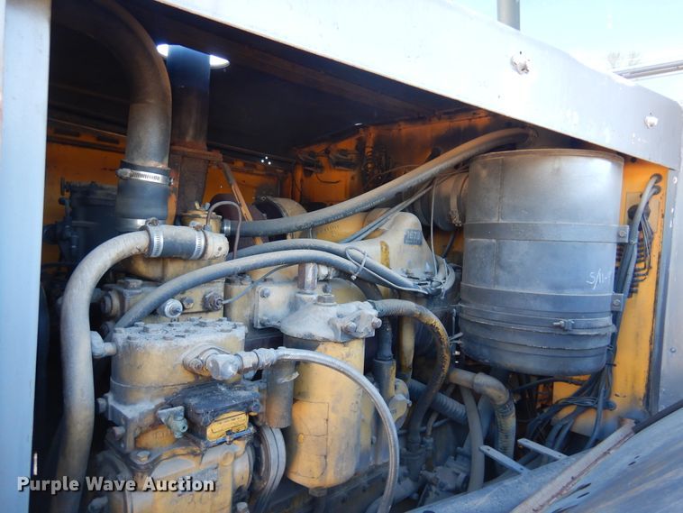 image for item JJ9704 1981 Oshkosh  dump truck