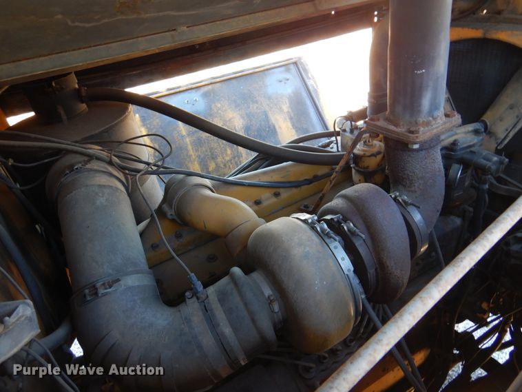 image for item JJ9704 1981 Oshkosh  dump truck