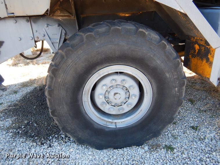 image for item JJ9704 1981 Oshkosh  dump truck